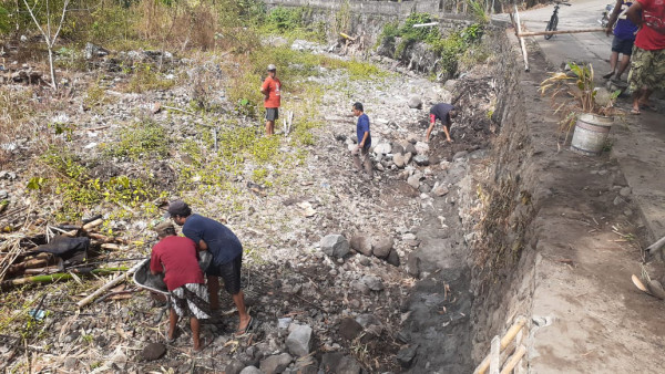 perbaikan talud sungai