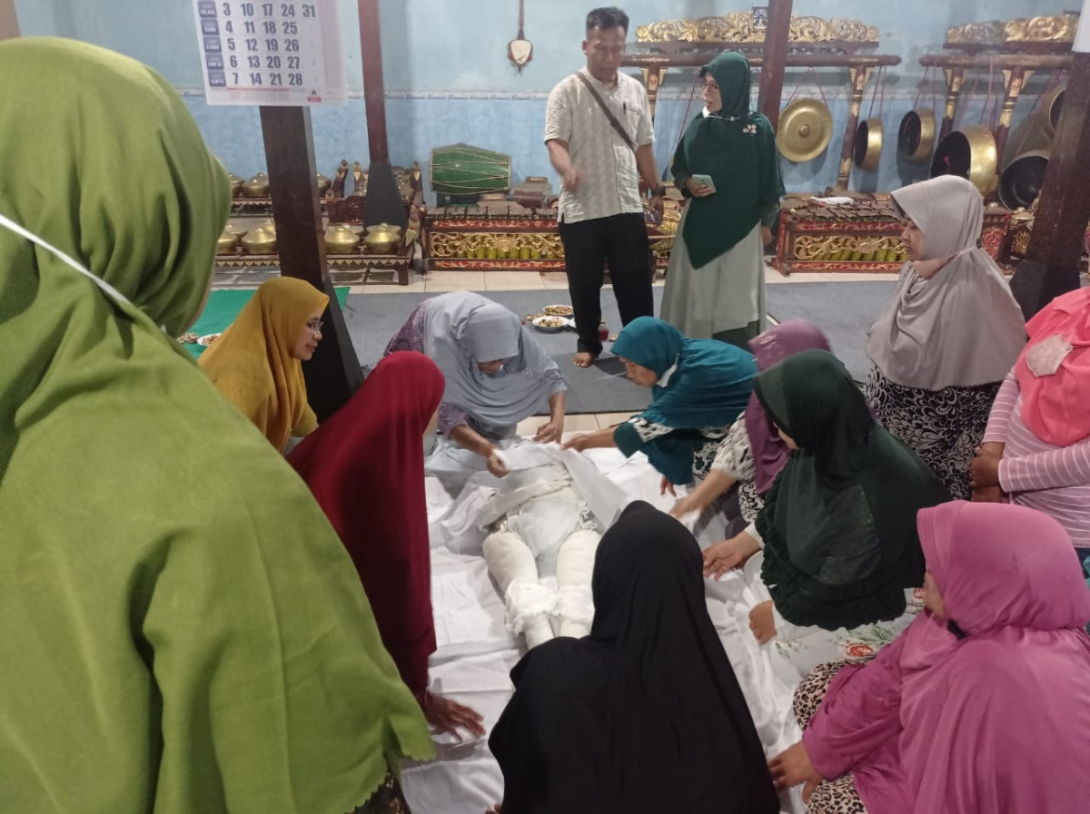 Pelatihan Pengurusan jenasah / Pangruktiloyo