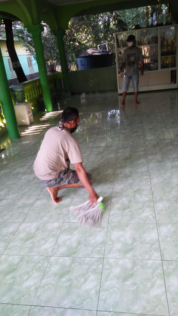bersih-bersih masjid