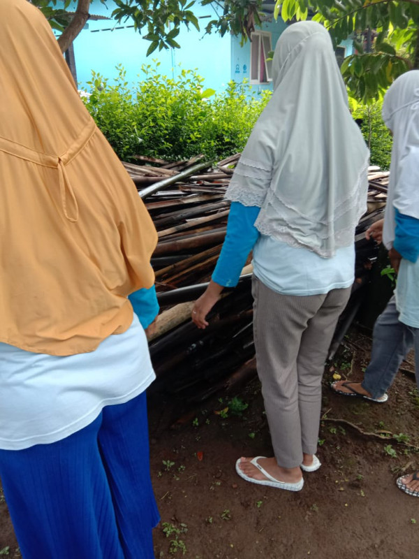Pemeriksaan Lingkungan Dusun Antisipasi Perkembangbiakan Nyamuk