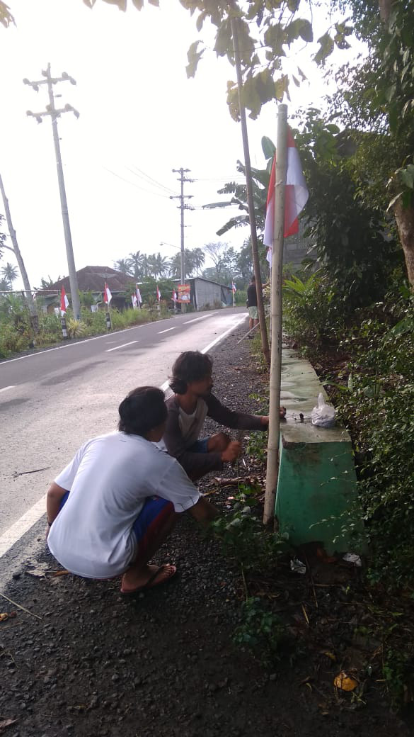 Pemasangan Bendera Merah Putih