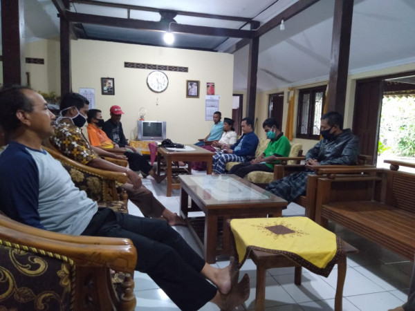 RAPAT TEAM COVID 19 RT 9 BALONG