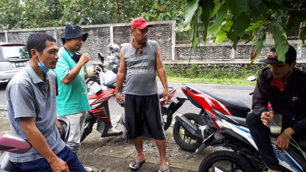 KEGIATAN GOTONG ROYONG RT 8 KERTODADI