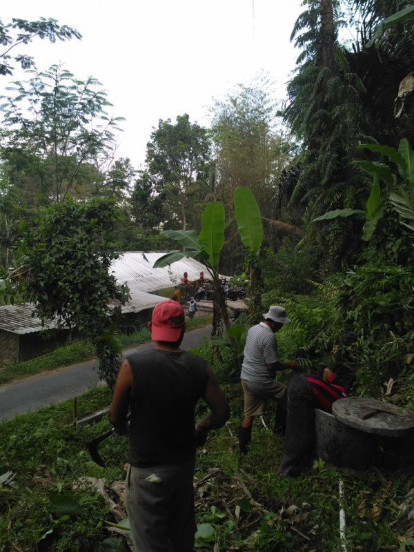 KEGIATAN GOTONG ROYONG RT 8 KERTODADI