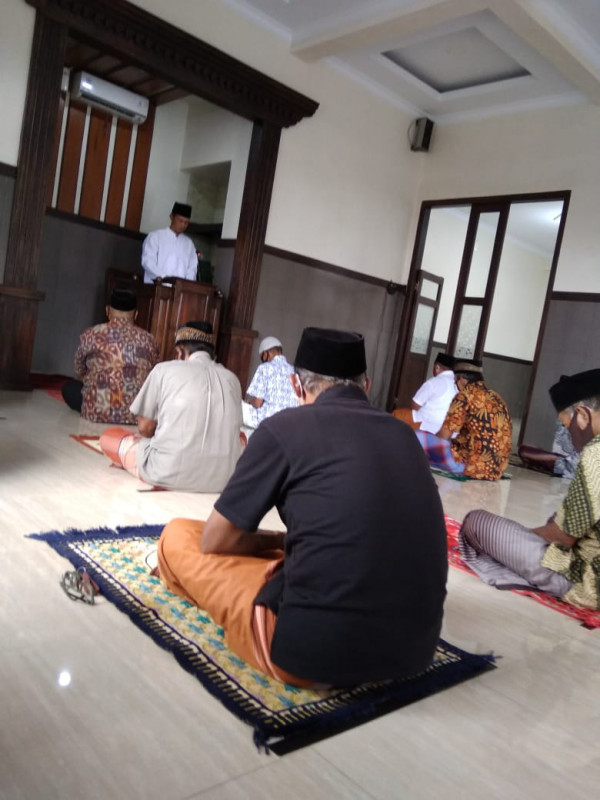 SHOLAT JUM'AT RT 9 BALONG