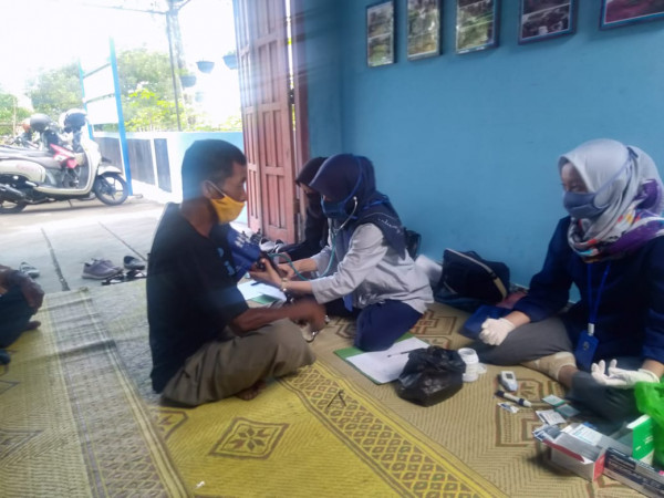 Pembina keluarga sehat dan pemeriksaan tensi dan gula darah