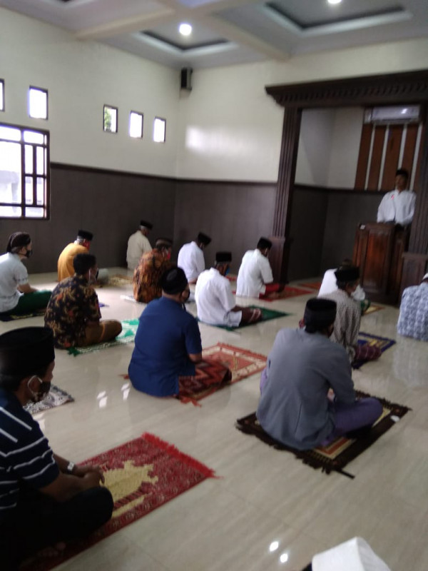 SHOLAT JUM'AT RT 9 BALONG