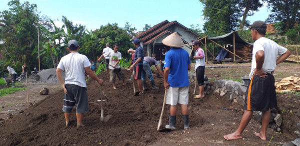 KEGIATAN GOTONG ROYONG RT 9 BALONG / 01112020