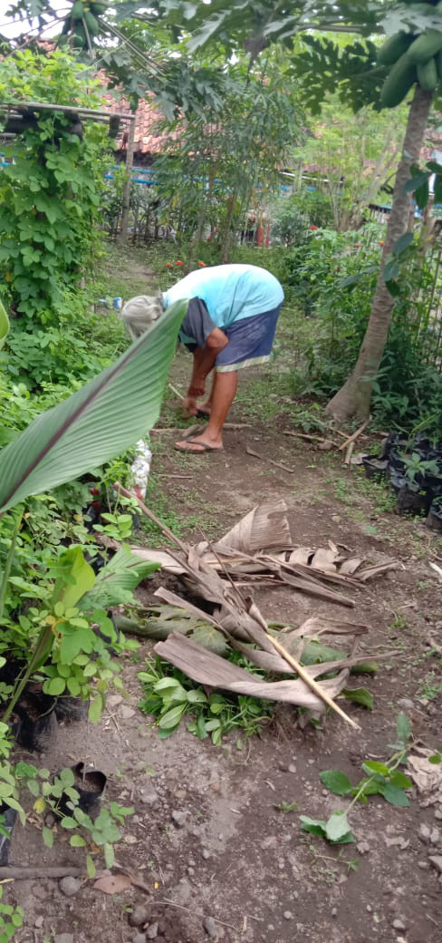 KEGIATAN TOGA RT 8 KERTODADI / GOTONG ROYONG