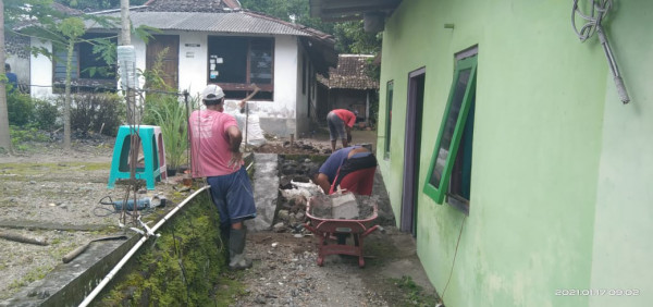 KEGIATAN GOTONG ROYONG RT 8 KERTODADI / 17012021