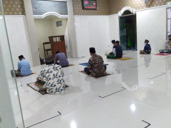 KEGIATAN TAKBIR MALAM IDUL FITRI RT 8 KERTODADI