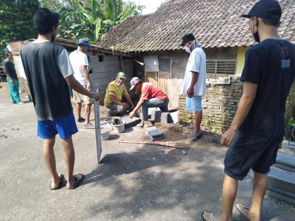 KEGIATAN GOTONG ROYONG RT 8 KERTODADI / 16052021