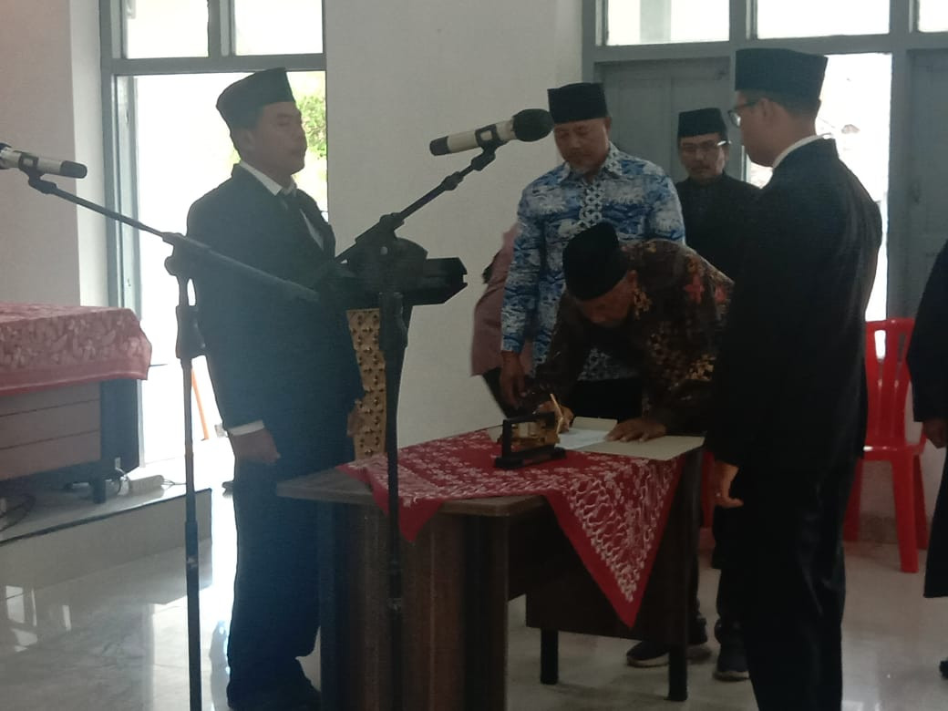 Pembacaan sumpah jabatan dukuh baru Purwodadi. Sdr Rudy Ikhsan Wisesa