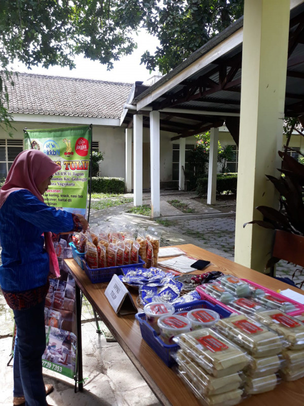 Persiapan pembukaan stand UPPKS TULIP Jlagran