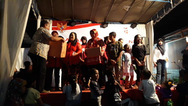 Pembagian doorprize di akhir kegiatan pentas seni