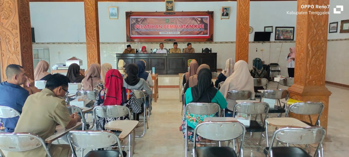 PELATIHAN PEMBUATAN KUE