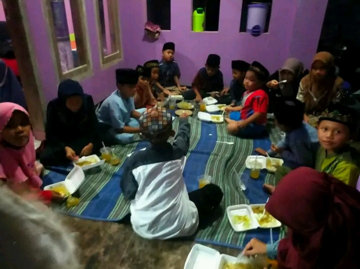 Buka puasa bersama kelompok belajar lentera ilmi