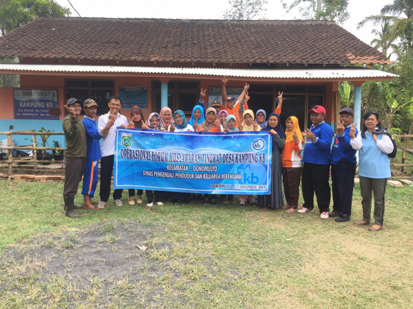 Foto Bersama DPPKB dan Pengurus Pokja seusai melaksanakan Kegiatan 