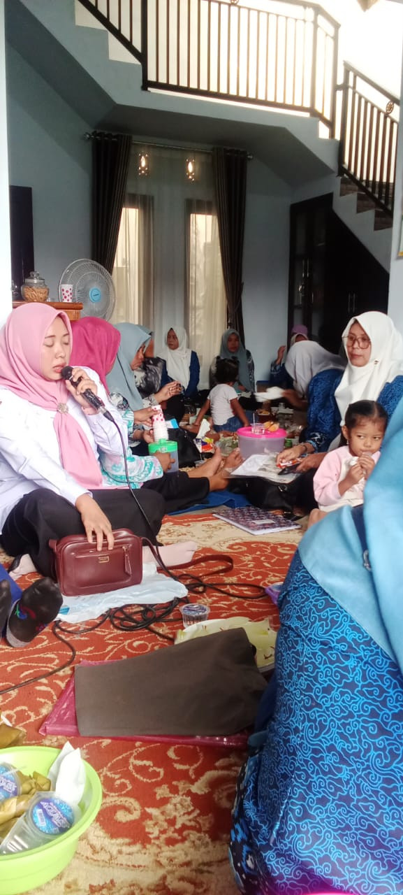 Penyampaian materi oleh bu bidan