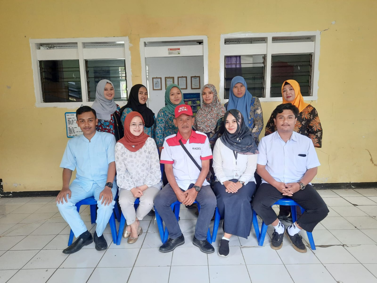 Bersama dengan Bapak Kepala Desa dan Tim Sima Lab