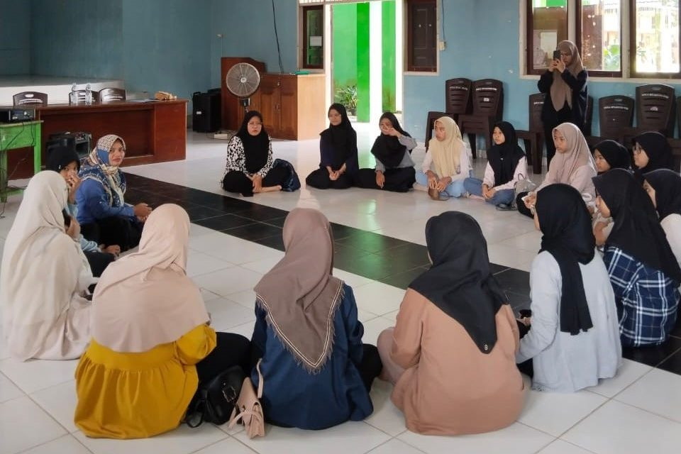 Menunda Pernikahan Dini Demi Masa Depan Cemerlang