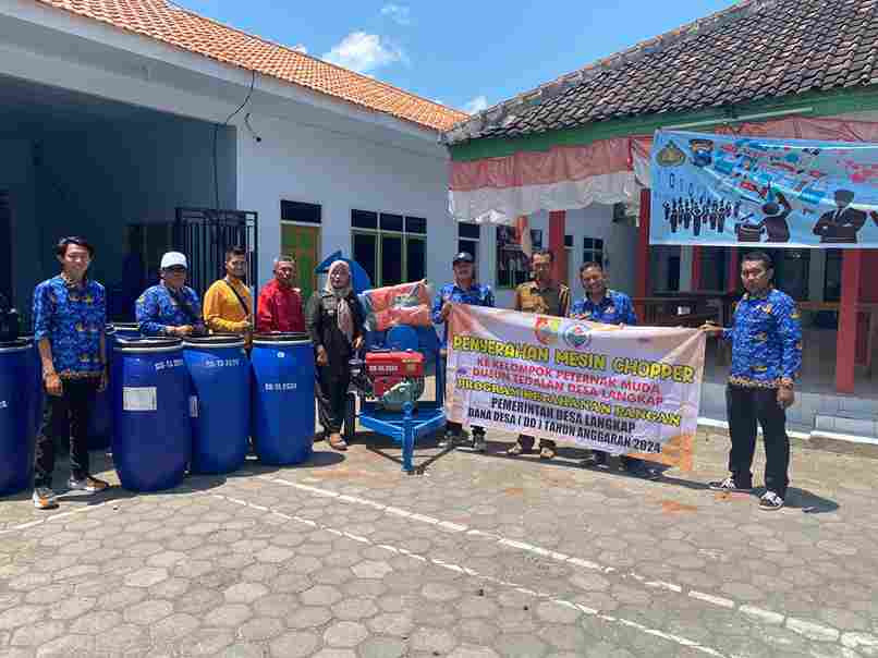 Pemberian Bantuan Mesin Chopper