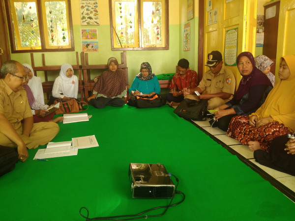 rapat evaluasi trimester pertama dari pencangan