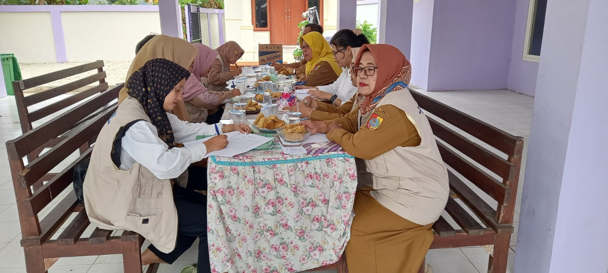 Rapat koordinasi dan evaluasi kader TPK oleh kordinator KB kecamatan