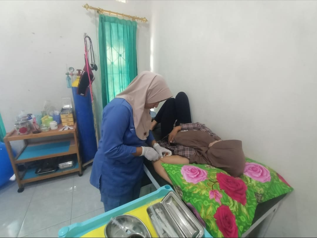 Pemasangan alat kontrasepsi/implant