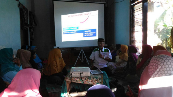 pembinaan oleh ketua Forum Gambiran Sehat Kecamatan Gambiran