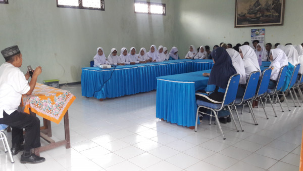 Pembinaan dan Pelatihan IT bagi Kelompok PIK R di SMAN 1 GAMBIRAN