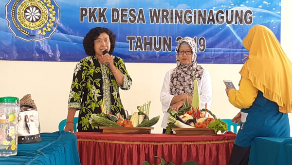 Ketrampilan menghias sayur PKK Desa Wringinagung