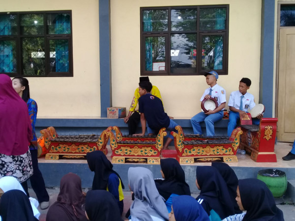 Latihan Karawitan di SMAN 1 Gambiran