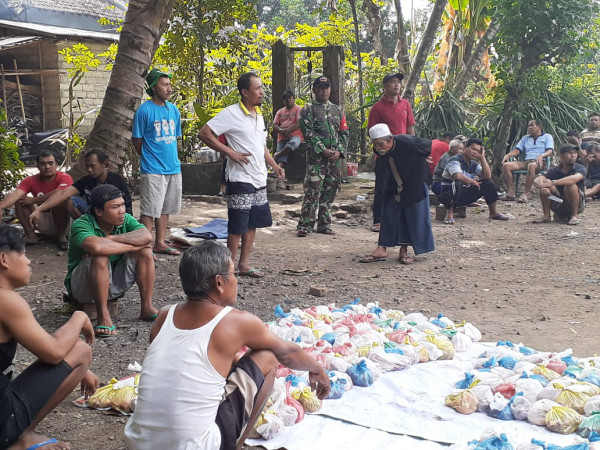 Meningkatkan ketakwaan dengan saling berbagi daging kurban bagi sesama