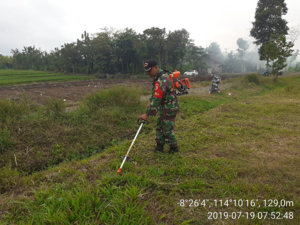 Kebersihan lingkungan lapangan olahraga bagi warga kampung KB