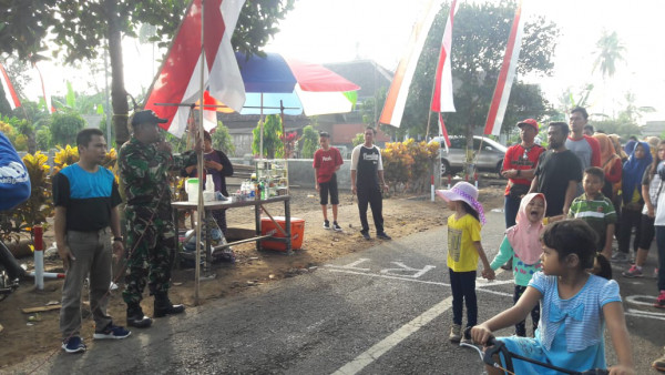 Membentuk badan yang sehat dengan olahraga jalan sehat bagi warga Dusun Sumberjaya