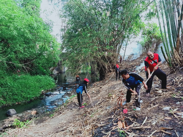 Kerja Bakti Tim Pokja Kampung KB bersama masyarakat dusun Jatisari