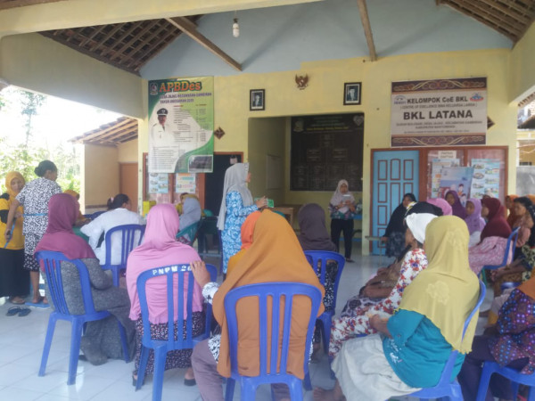 Pelayanan Posbindu bagi masyarakat dusun Jatisari