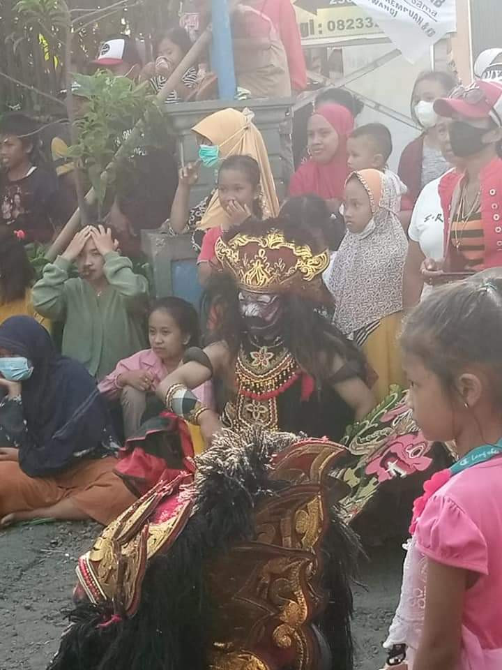 Melestarikan  kebudayaan  daerah