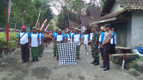 Gerak Jalan Masyarakat Dusun Krajan Kampung KB Desa Jambewangi