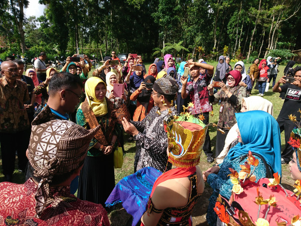 Kunjungan Study Tiru oleh Peserta Evaluasi dan Konsolidasi Kampung KB Percontohan di Kampung KB Desa Jambewangi