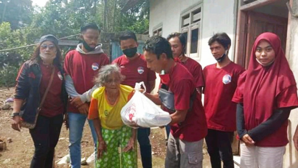 Santunan Anak Yatim dan Dhuafa oleh Ikatan Pemuda Sidomulyo