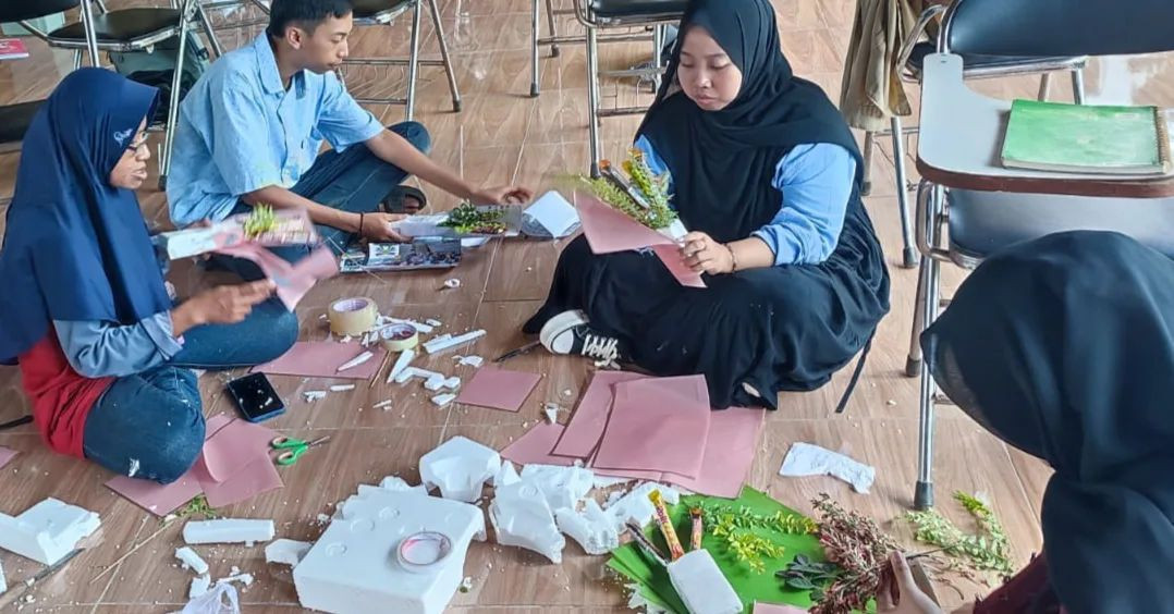 Pelatihan Keterampilan : Pembuatan BUket Snack oleh PKBM BKM BIna Makmur