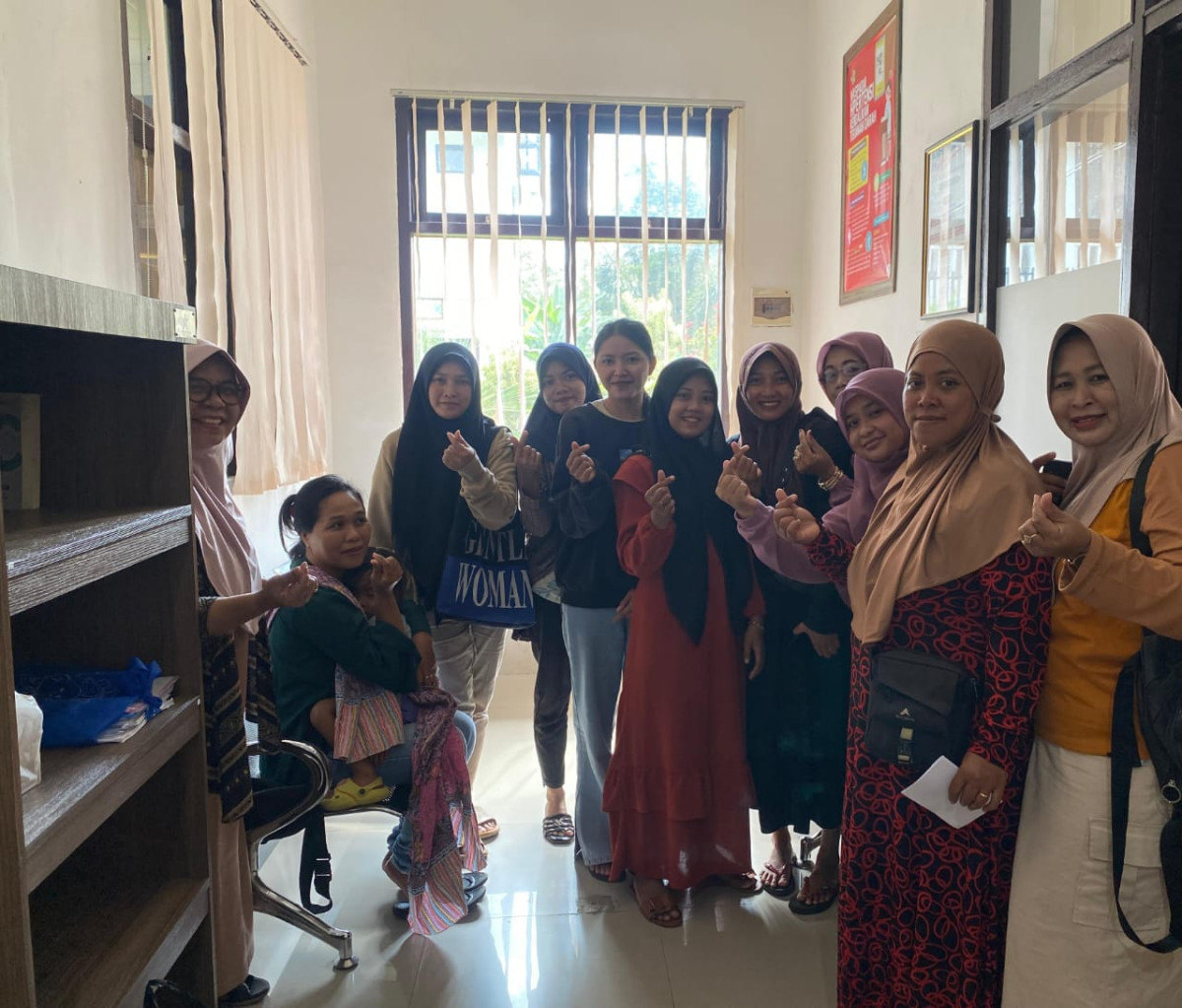 Warga Jambewangi Ikut Pelayanan Aseptor KB Metode Jangka Panjang Serentak di Puskesmas Sempu