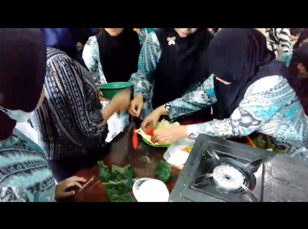 proses mempercantik hidangan