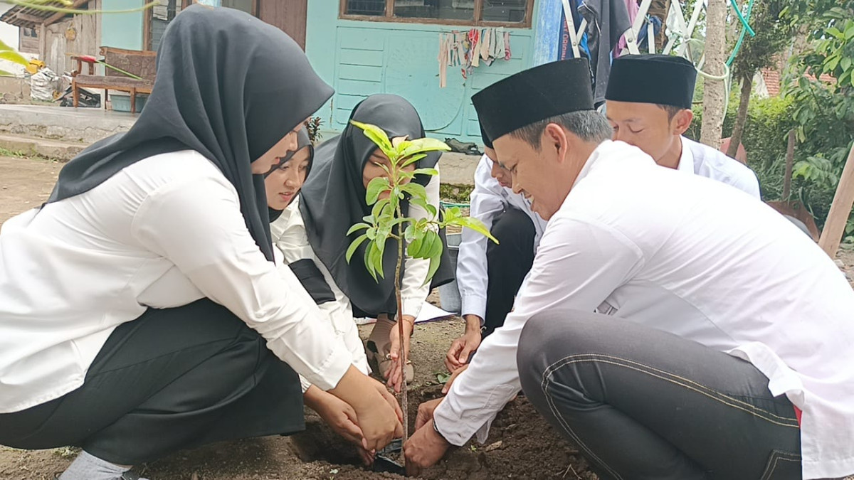 Aksi Penanaman Seribu Pohon - KPPS