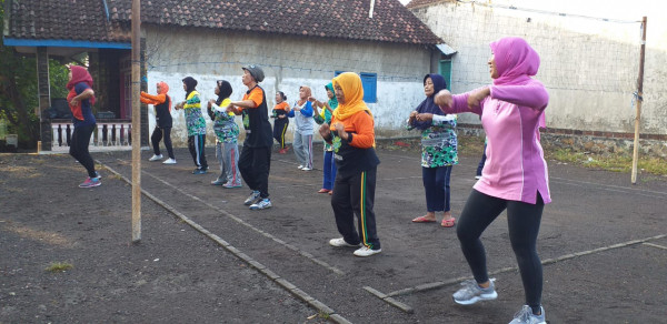 kegiatan rutin senam lansia desa kampung kb wonokoyo