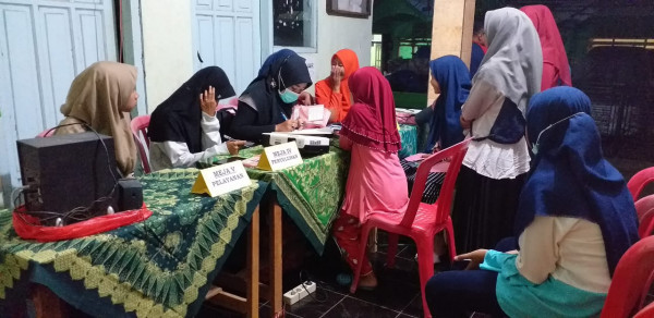 penyulaha dan pelayan kesehatan remaja pada giat posyandu remaja di dusun sumber sari desa kampung kb wonokoyo