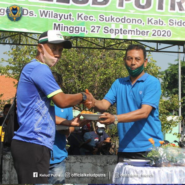 Pemotongan tumpeng sebagai simbol pembukaan SSB Kelud Putra