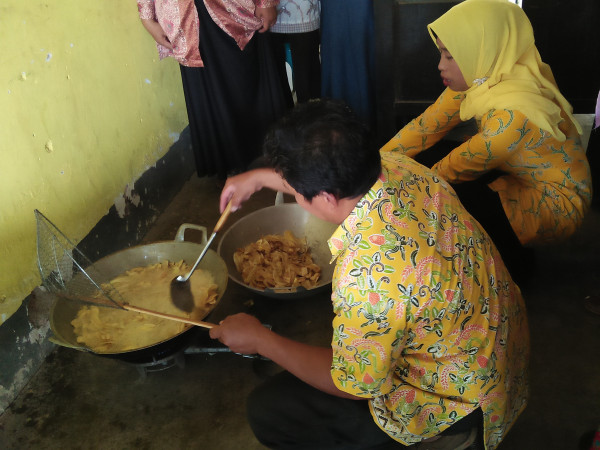 Teknik penggorengan yang benar agar tidak mudah gosong dan hasil keripik renyah 